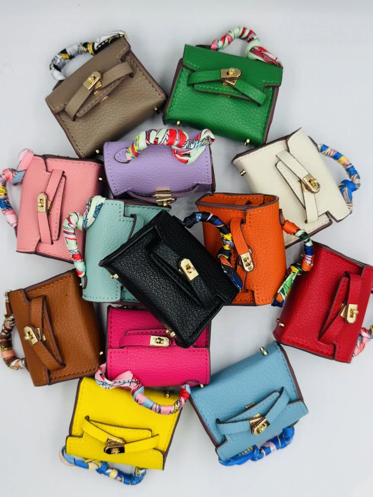 Kabelka kožený přívěsek klíčenka kryt pouzdro Airpods 1 2 3 Pro2 hit 2025 ideální dárek pro ženu světle modrá